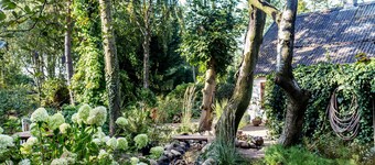 Year-round home for vacation and leisure in a large garden and park area.