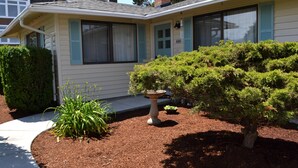 Unclassified image, 4 of 46, button - 680 S Franklin (Seaside)