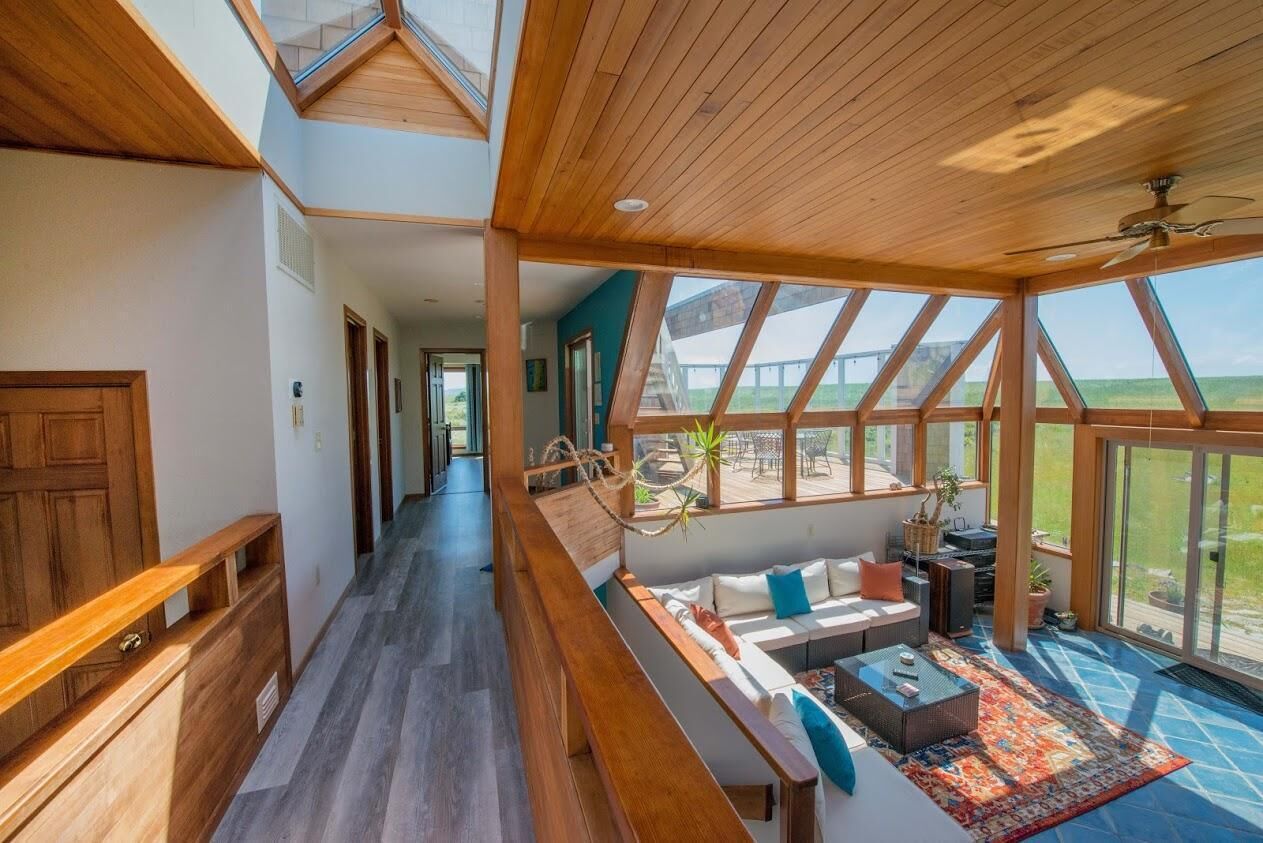 House, Multiple Beds (89956 Ocean Dr) | Living room | Fireplace, table football, ping pong