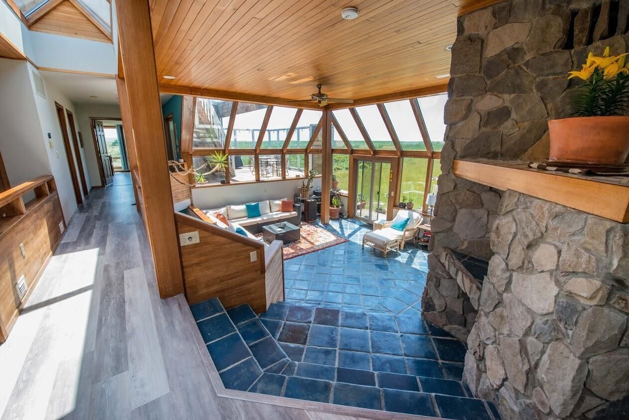 House, Multiple Beds (89956 Ocean Dr) | Living room | Fireplace, table football, ping pong