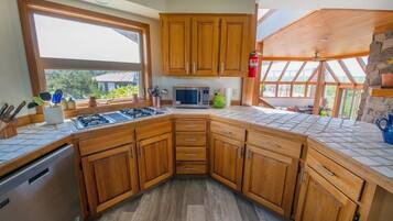 House, Berbilang Katil (89956 Ocean Dr) | Dapur peribadi | Rempah, tisu