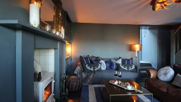 Smart TV, fireplace, DVD player