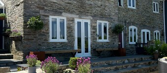 Farmhouse with Hot Tub & Far Reaching Views Of Dartmoor