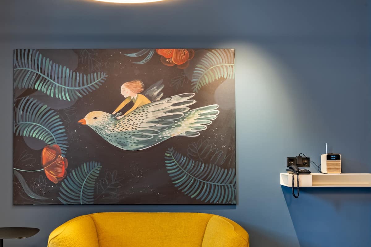 BOUTIQUE Pilatus Suite | Aire de séjour | Téléviseur à écran plat de 22 po avec télévision par satellite