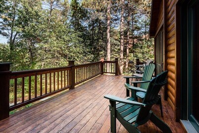 Free nite book wknd offseason Lakehome logcabin hottub fireplace boats sandbeach