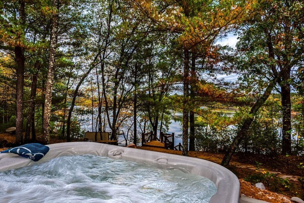 Outdoor spa tub