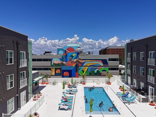 Downtown Apartment with Pool, Gym, and Coworking Space