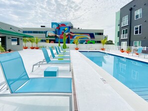 Piscina all'aperto, una piscina riscaldata