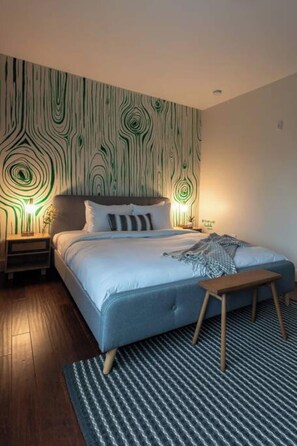 1 bedroom, iron/ironing board, travel crib, free WiFi - Coffee Shops, Restaurants, Bars, Salons and Boutiques, just steps away. (Nashville)