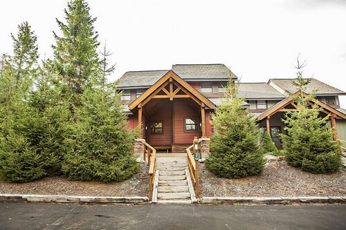 Snowed Inn  - Treetop 14, close to The Village!, Snowed Inn at Treetop!