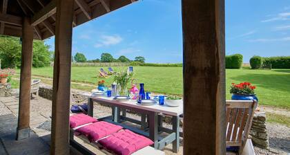 Large country house, near Heligan Gardens, an ideal base for exploring Cornwall.