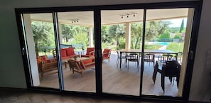 Interior - Air-conditioned villa with swimming pool in the heart of the Ardèche Gorges (Labastide-de-Virac)