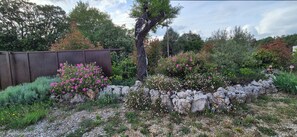 Property grounds - Air-conditioned villa with swimming pool in the heart of the Ardèche Gorges (Labastide-de-Virac)