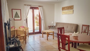 Suite 1 | In-room safe, desk, blackout drapes, iron/ironing board - Suites La Fe (Oaxaca)