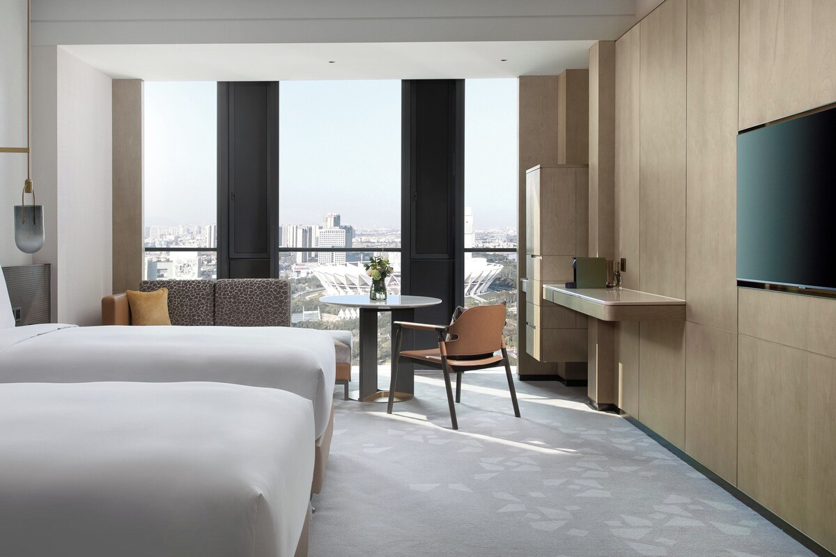 Classic Room, 2 Twin Beds (Century Lotus View) | Premium bedding, down comforters, minibar, in-room safe