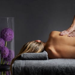 Vasca idromassaggio, trattamenti per il corpo, idroterapia, aromaterapia