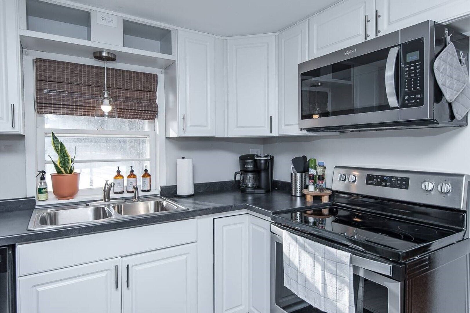 ثلاجة، ميكروويف، فرن، موقد طهي مسطح