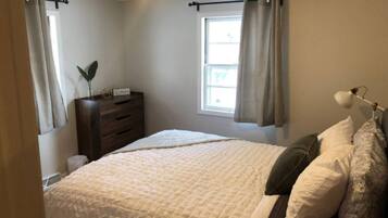 3 chambres, coffres-forts dans les chambres, fer et planche à repasser