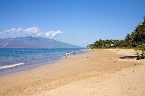 Beach nearby, sun-loungers, beach towels
