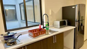Fridge, microwave, stovetop, cookware/dishes/utensils