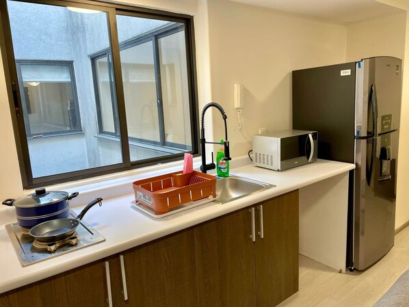 Fridge, microwave, stovetop, cookware/dishes/utensils