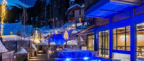 Piscina coperta, piscina all'aperto