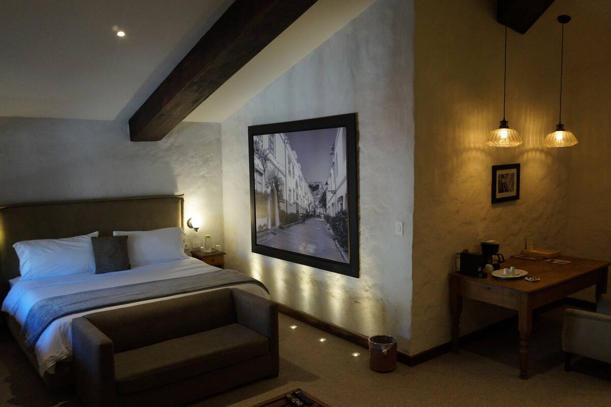 Suite Deluxe, bañera de hidromasaje | Ropa de cama de alta calidad y edredones de plumas