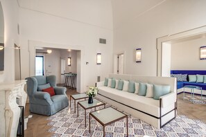 Smart TV, DVD player, stereo