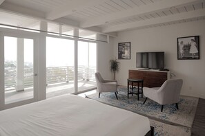Classic Hollywood View Room