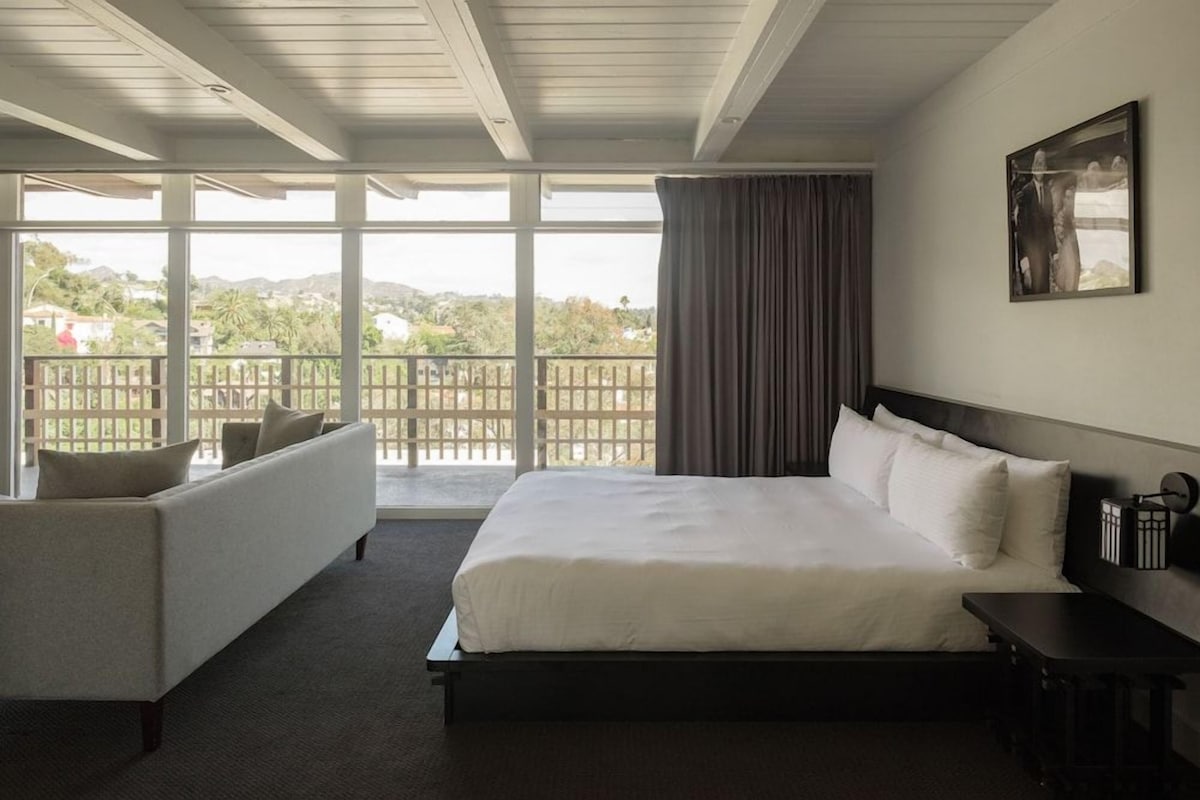 Premium bedding, pillowtop beds, in-room safe, laptop workspace