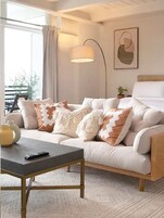 Deluxe Δωμάτιο, 1 King Κρεβάτι, Μπαλκόνι, Θέα στην Πόλη | Κλινοσκεπάσματα υψηλής ποιότητας, κρεβάτια με ανώστρωμα 