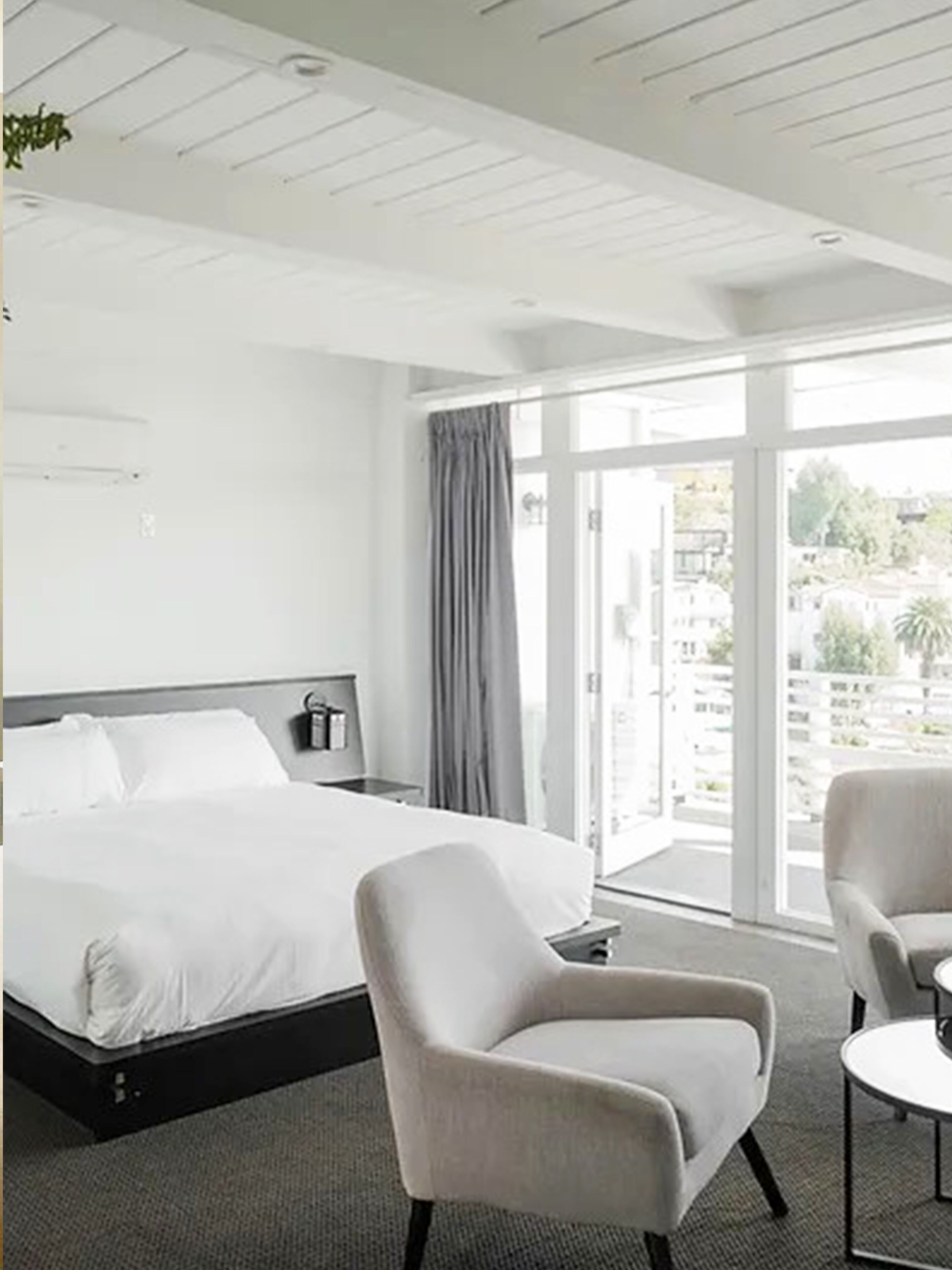 Classic Hollywood View | Premium bedding, pillowtop beds, in-room safe, laptop workspace