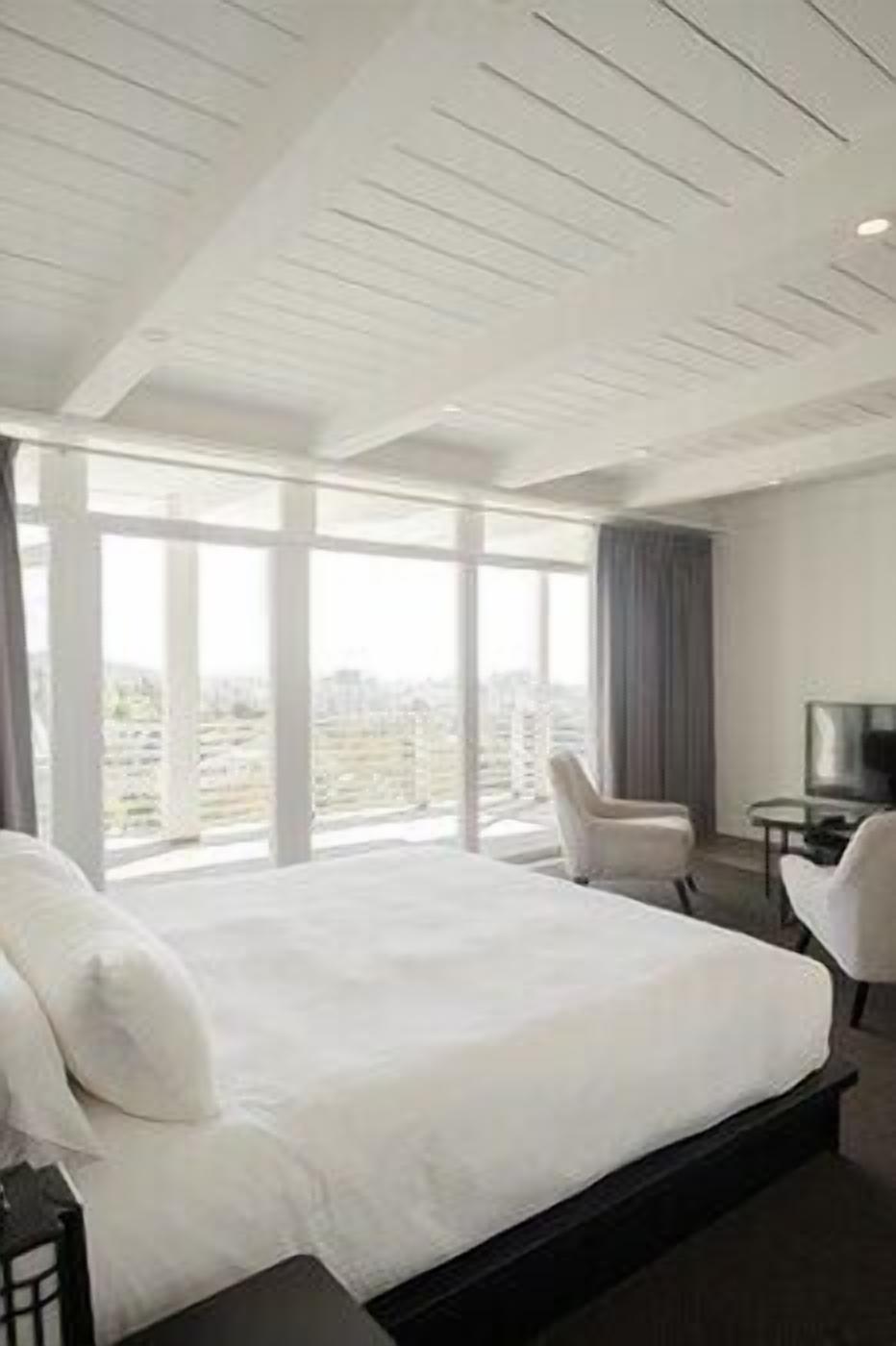 Ropa de cama de alta calidad y camas con pillow-top 