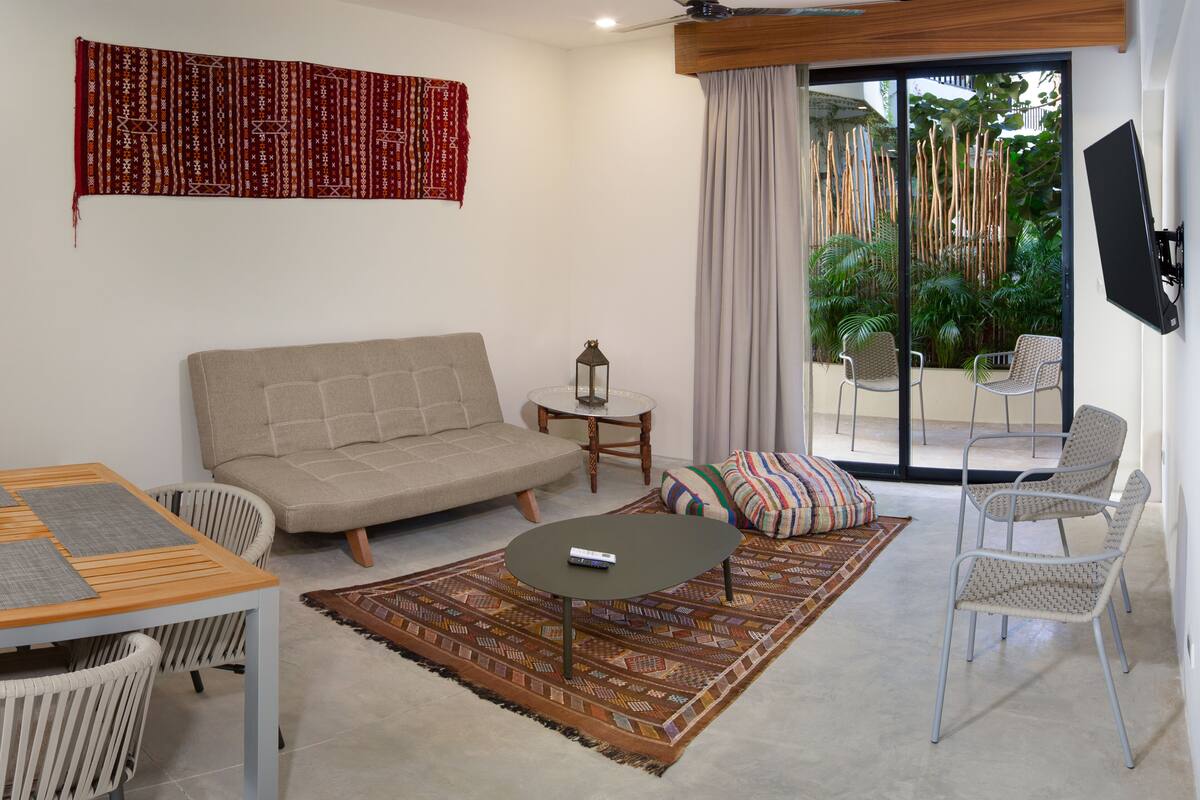 family apartment, 2 bedrooms | living room | 40-inch flat-screen tv with digital channels, tv, netflix