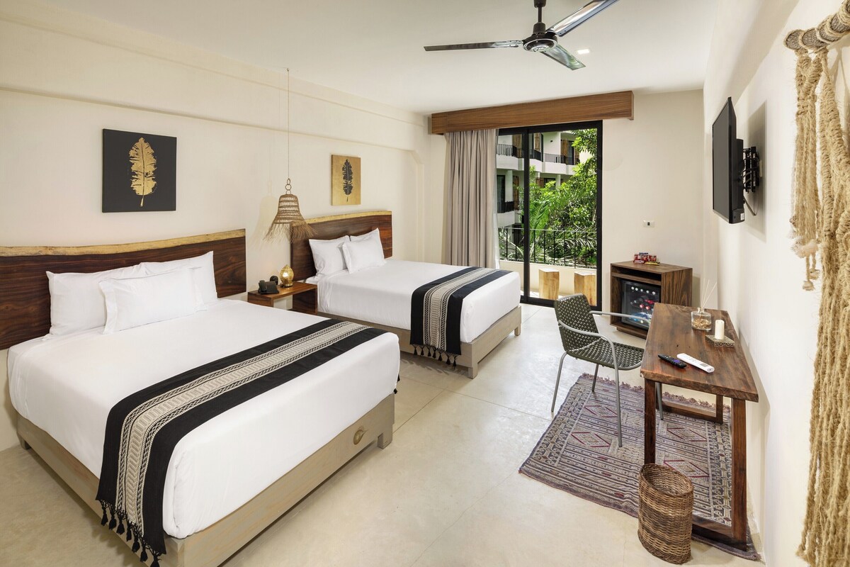 Premium bedding, minibar, in-room safe, desk