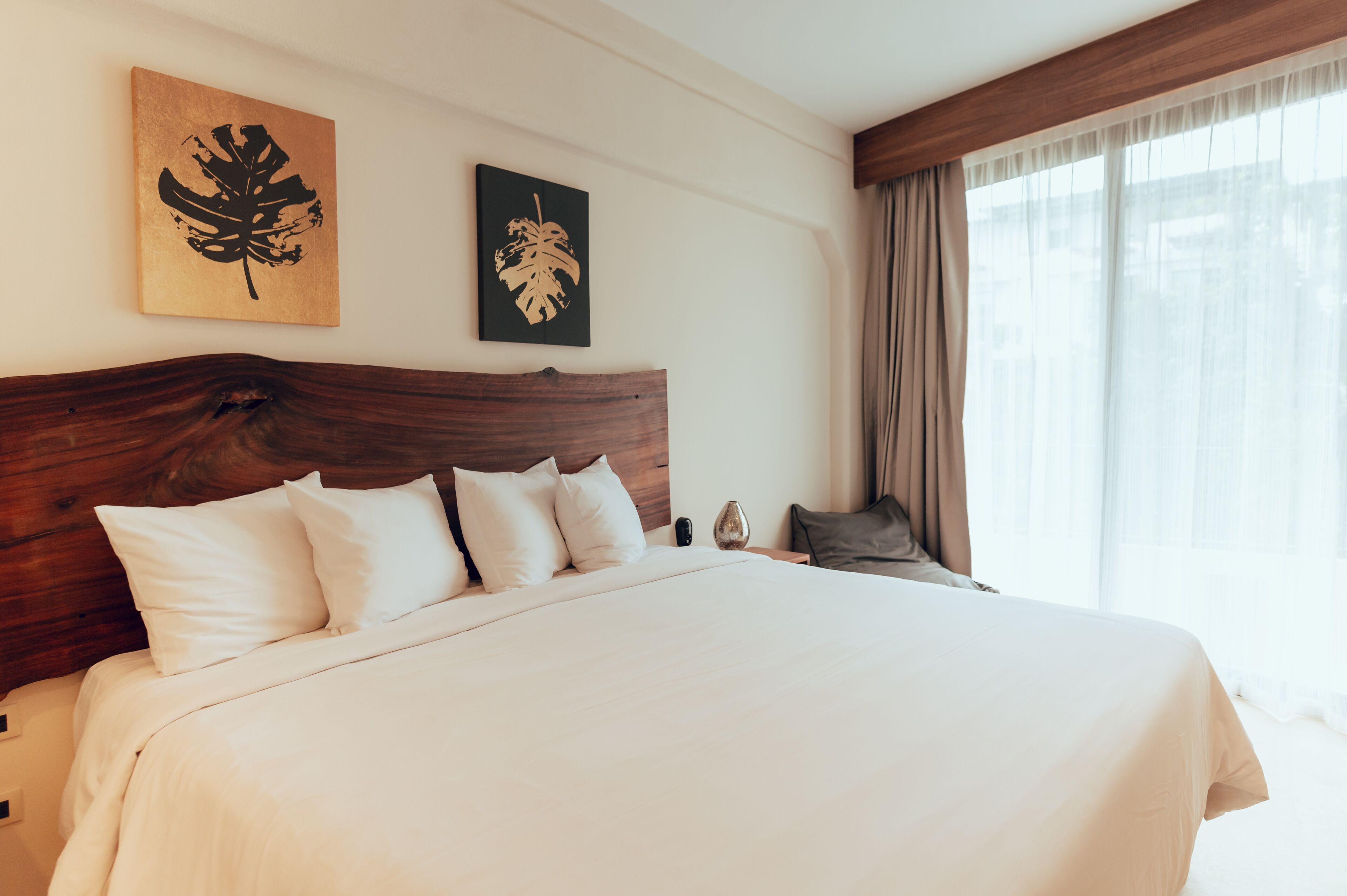 premium bedding, down duvets, minibar, in-room safe