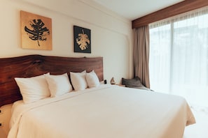Premium bedding, down comforters, minibar, in-room safe