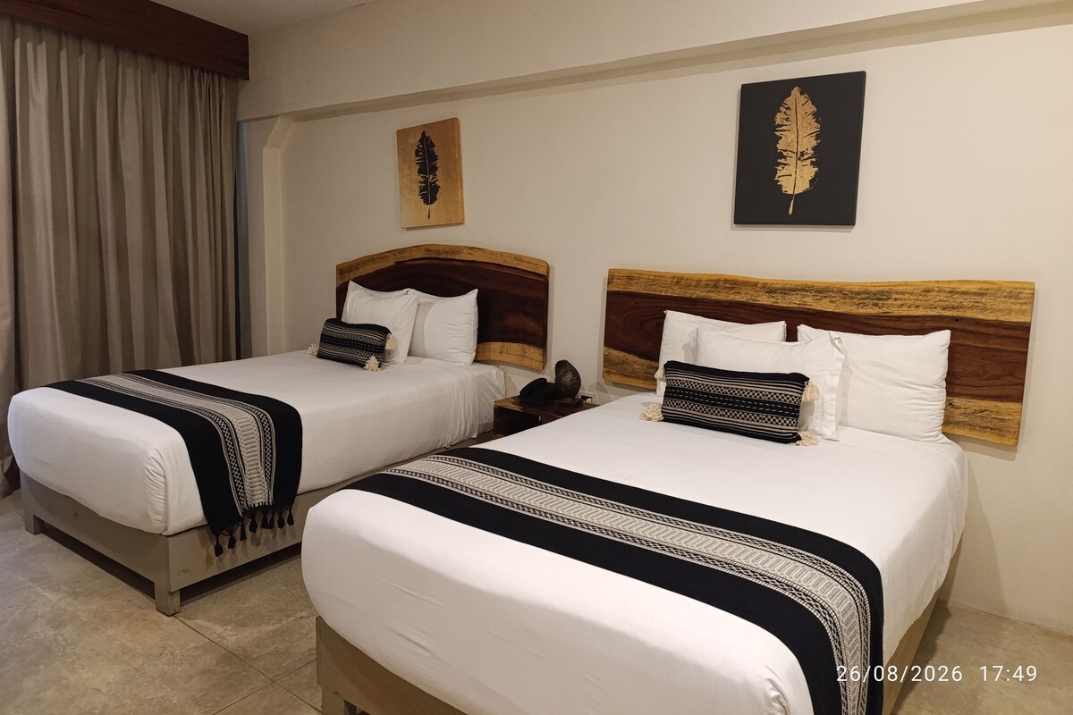 Standard Two Beds | 高級寢具、迷你吧、房內夾萬、書桌