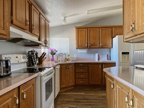 Private kitchen - Sun Angel House #1 Monthly 40% Off (Pahrump)