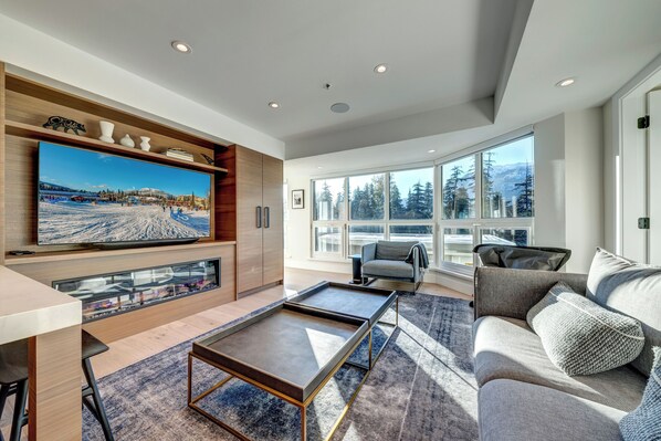 TV, fireplace, stereo