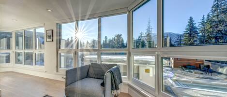 Televisor, llar de foc i estèreo