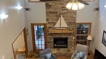 Smart TV, fireplace, DVD player, table tennis