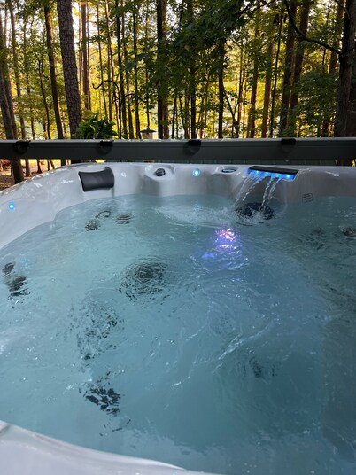  lake front, dock, hot tub, Clemson, 7 bedrooms, 7 baths, kayaks, waterfalls , 