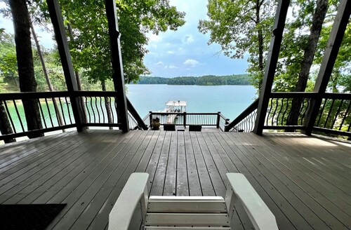 "Decked Out" - 80ft from house to water, gorgeous view, near Duncan Bridge