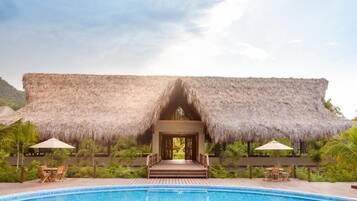 Outdoor pool, open 8:00 AM to 8:00 PM, pool loungers