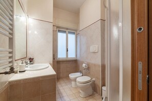 Doccia, asciugacapelli, bidet