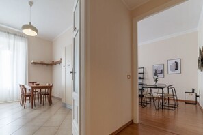 Dining - GuestHost - Beautiful apartment located on the third floor of a building with a lift not suitable for the disabled.It comfortably accommodates 6 people in 100 square meters of space.The strong point of the structure is definitely the location, a few step (Roma)