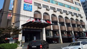 施設の正面