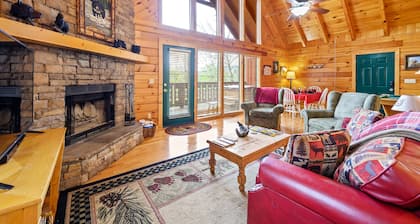 1BR private cabin close to downtown Gatlinburg & Pigeon Forge/Hot tub/Pool table