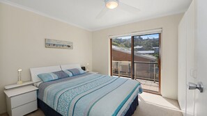 3 bedrooms, iron/ironing board, Internet - Sand N Sun - Opposite the Beach (Avoca Beach)